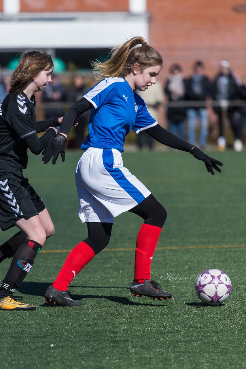 Bild 347 - B-Juniorinnen Halbfinale SVHU - Holstein Kiel : Ergebnis: 3:0